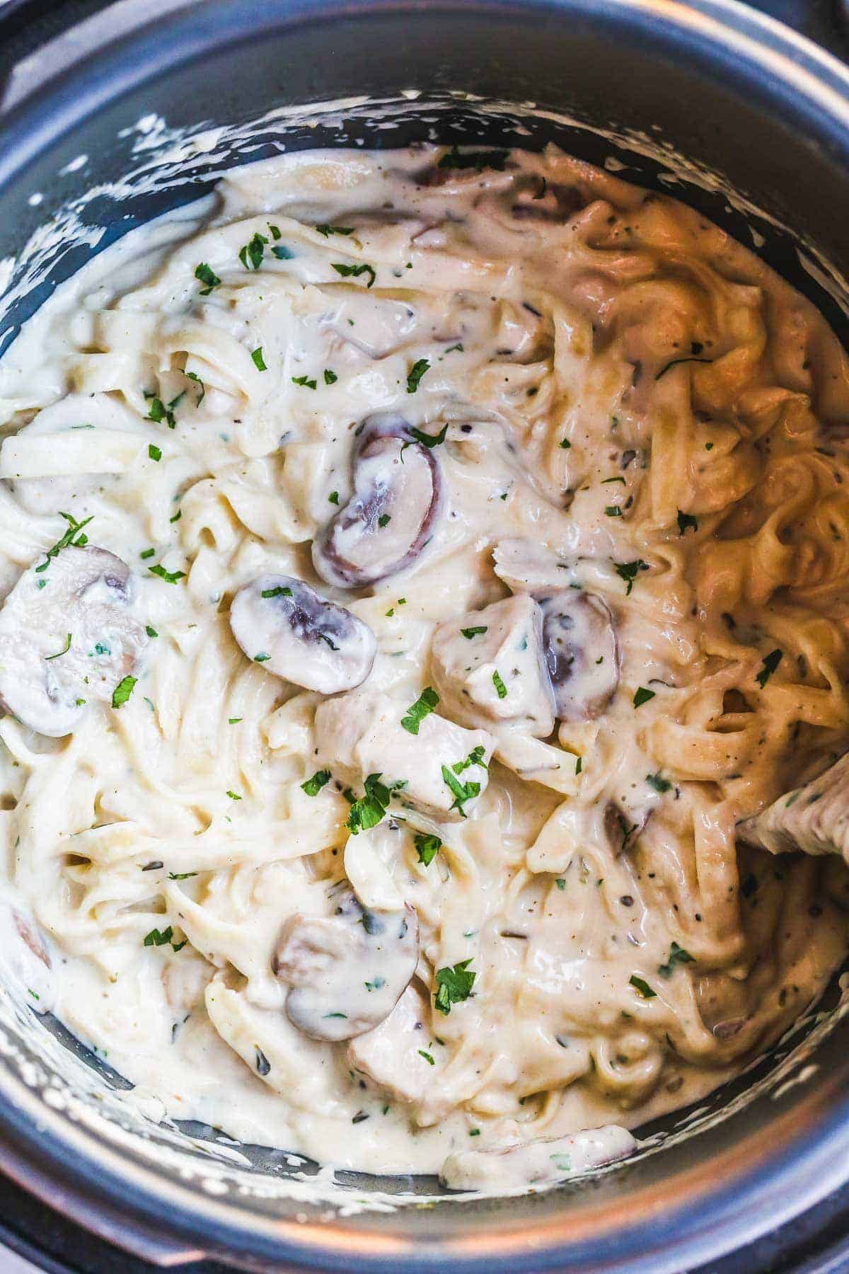 Easy one-pot Instant Pot chicken Alfredo pasta with mushrooms