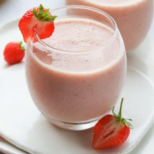 Banana Strawberry Smoothie - Nourish Plate