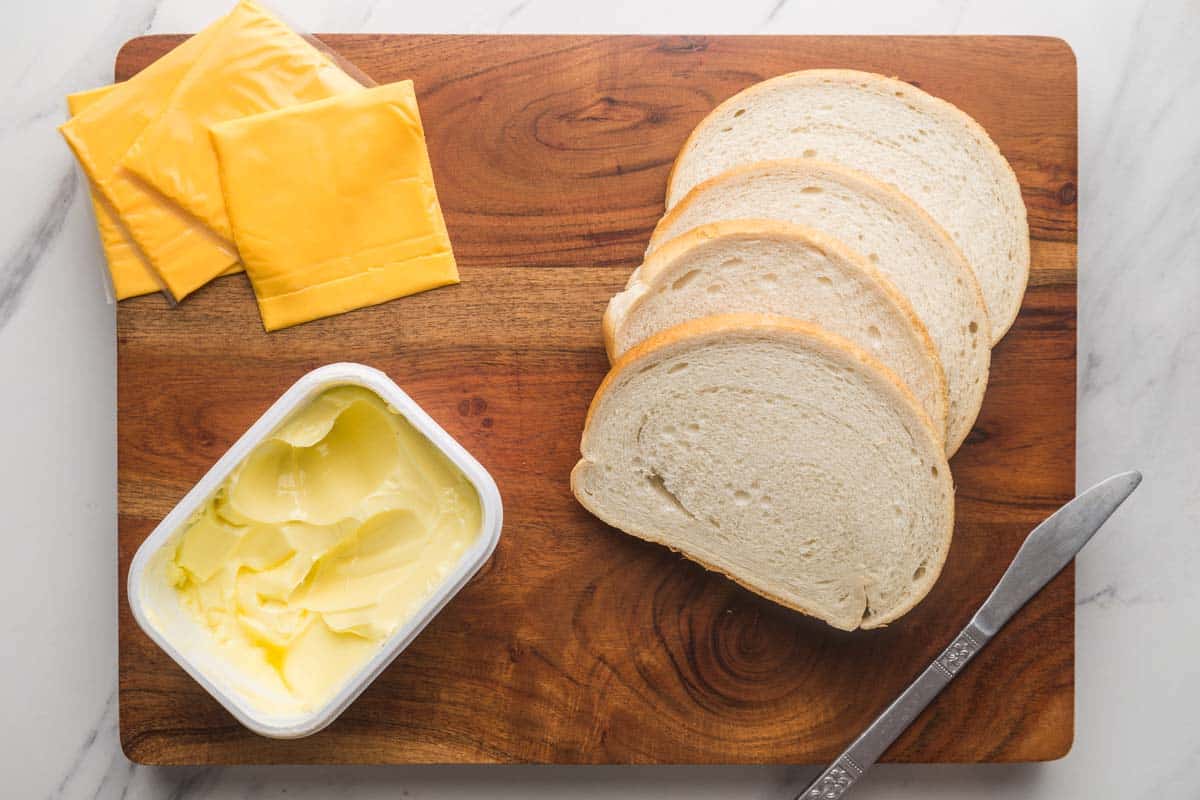 The 3 ingredients for making this recipe which are bread, cheese and butter