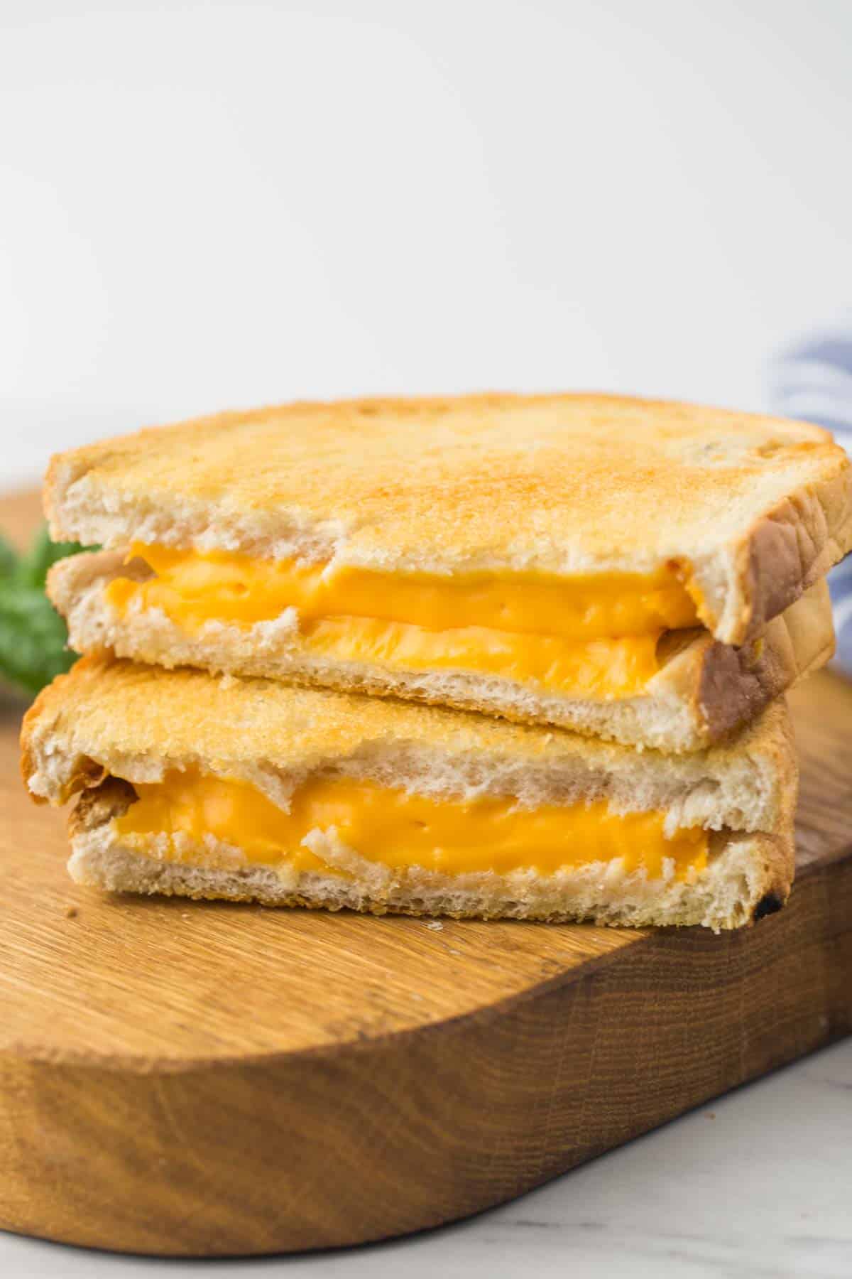 Grilled cheese sandwich in hotsell air fryer