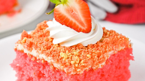 Easy Strawberry Crunch Cake Recipe - Nourish Plate