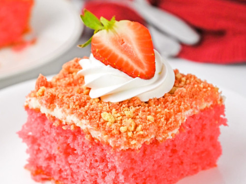 Easy Strawberry Crunch Cake Recipe - Nourish Plate