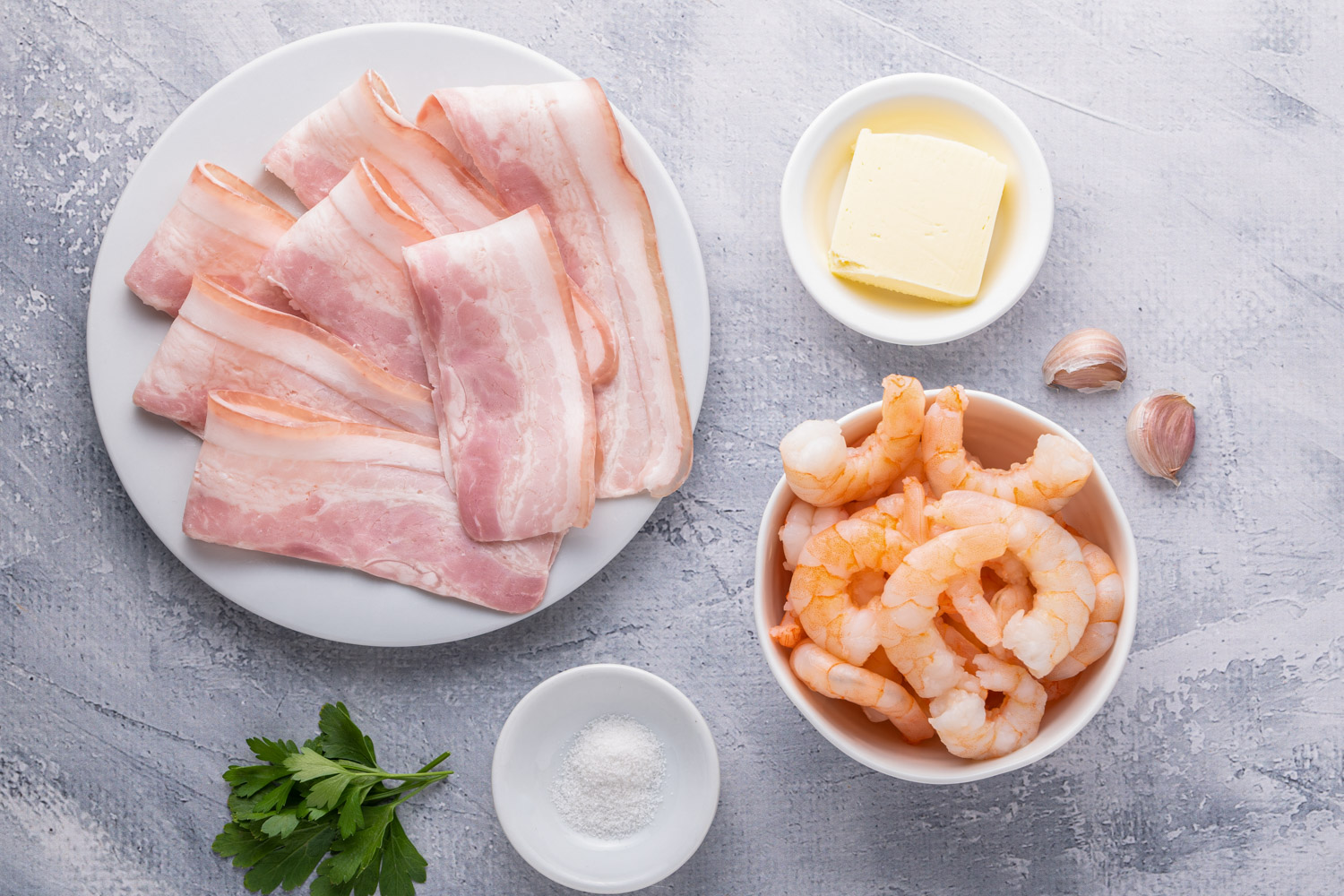 Ingredients needed to make bacon wrapped shrimp